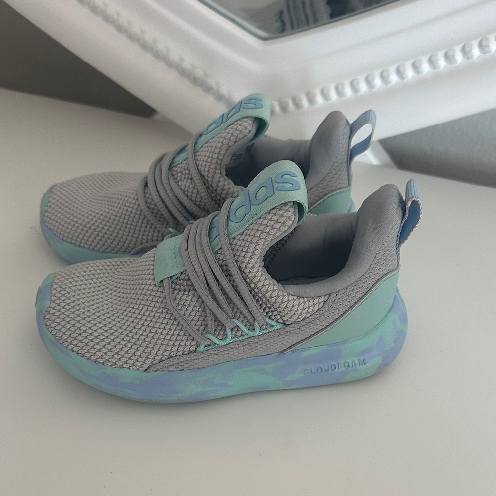 Adidas Kids' Lite Racer Adapt 7.0 slip-on sneakers in a grey and blue colorway.